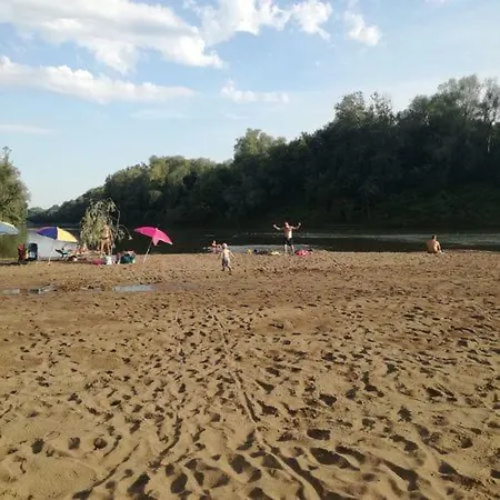 Eszterhai Fahaz Vasarosnameny